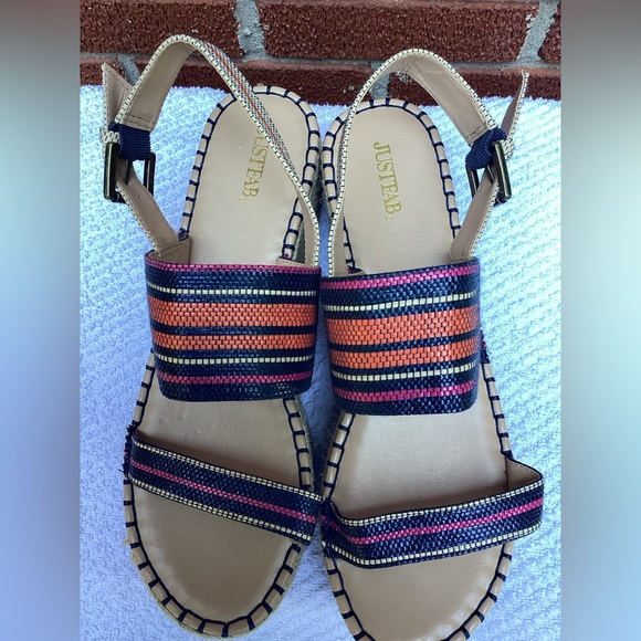 Just Fab Sight Seeing Chucky sandals - Picture 3 of 8